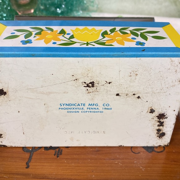 Vintage Recipe Box, 70's Floral Motif, Floral Recipe Box, Retro Kitchen Decor - Picture 5 of 5